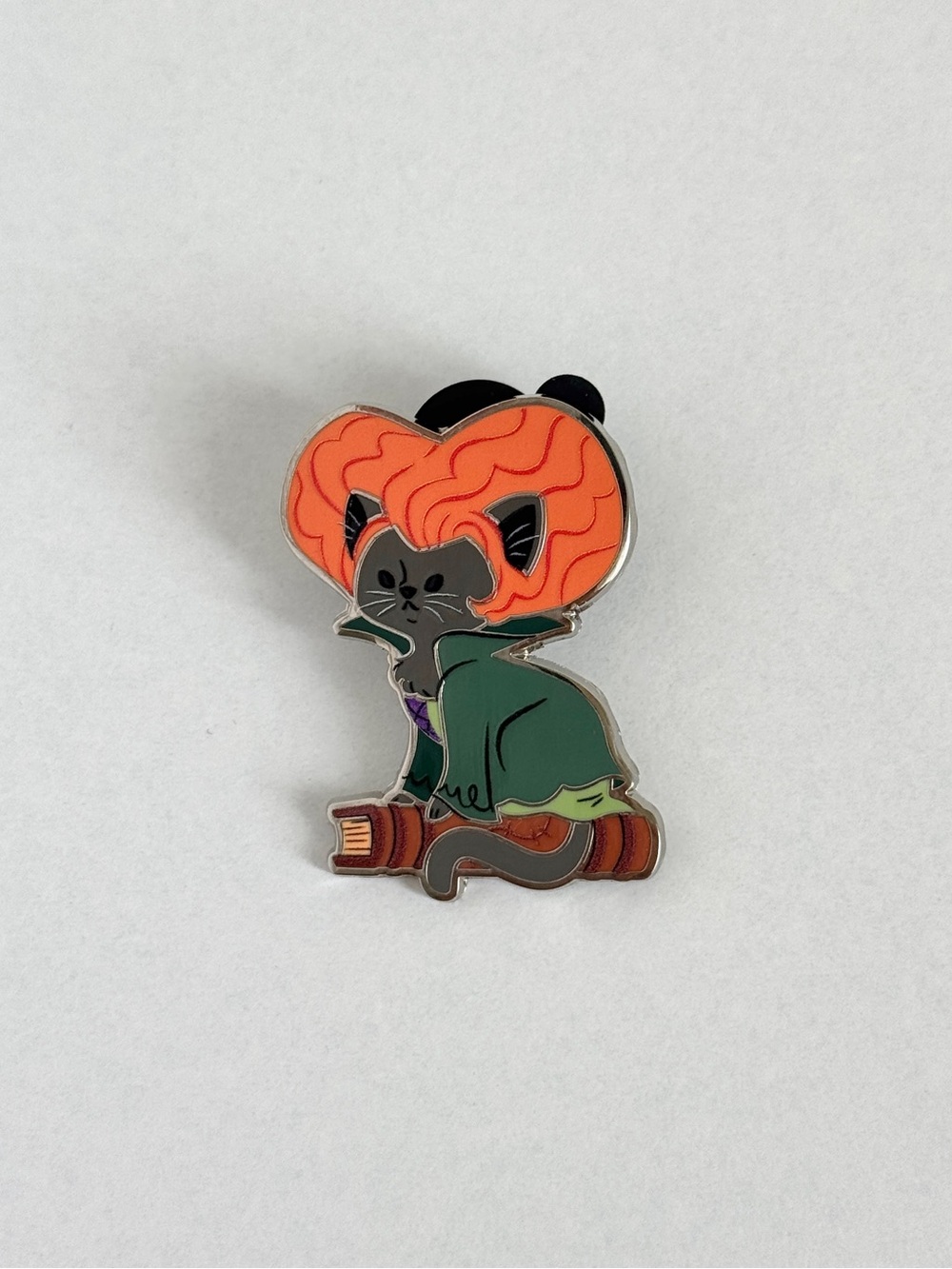 Authentic Disney Cats and Dogs Halloween Series LR Pin - Hocus Pocus Winnifred